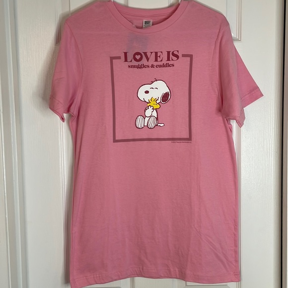 Peanuts Tops - Snoopy Love is Snuggles & Cuddles Pink T Shirt Medium